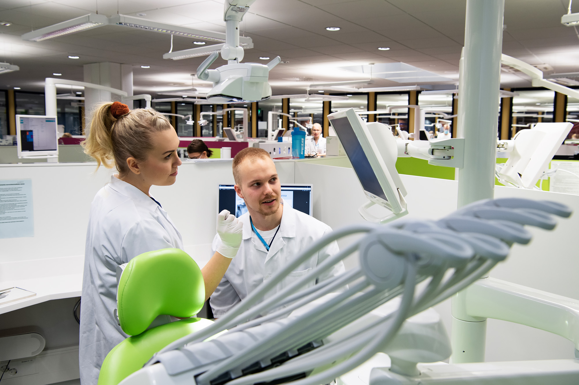 Dental students at the UEF training clinic.
