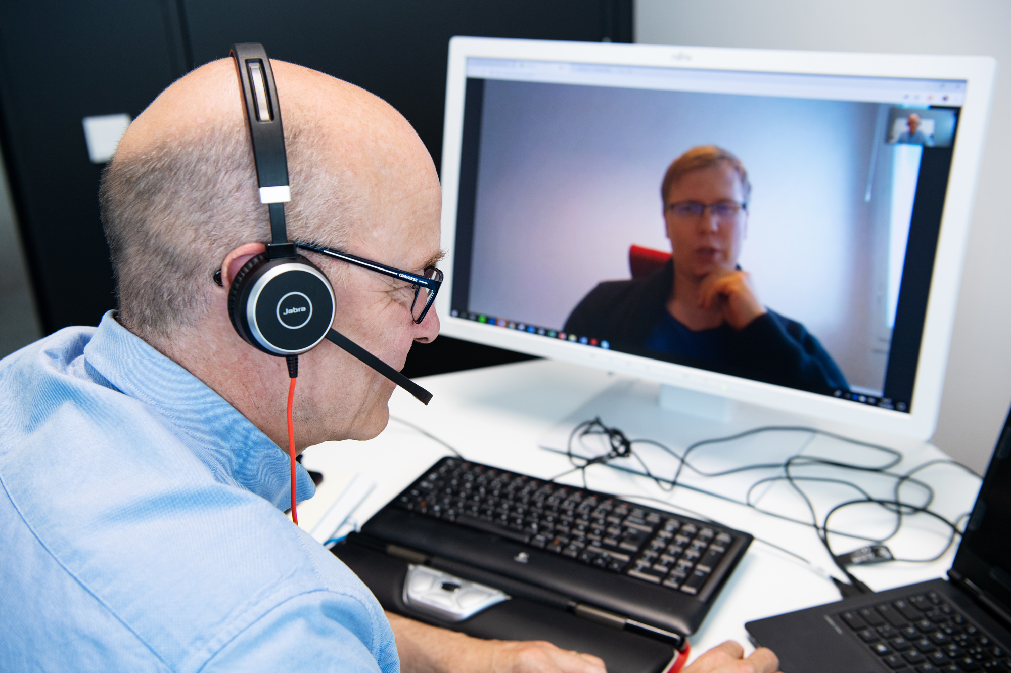 Palautteen antaminen opiskelijalle videoyhteydellä.