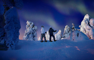 Kuvituskuva revontulimatkailu