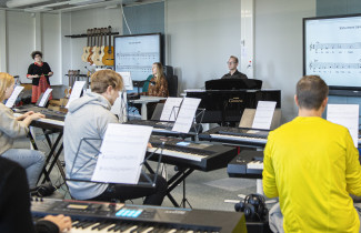 Musiikinopettajat ja oppilaat