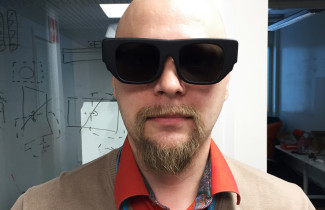 Älylasit henkilön silmillä