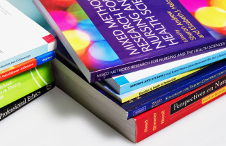 Hoitotieteen kirjoja.