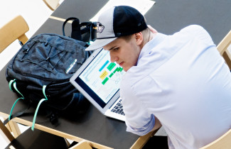 Student in the UEF library.