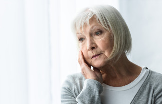 Vanha nainen lähikuvassa.