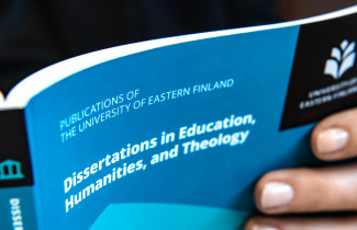 Väitöskirjan kansi.