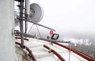 Tutkimuslaitteita Puijon tornissa.