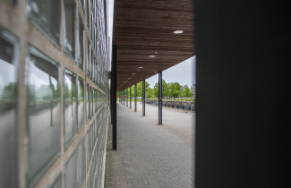 Auroran edessä oleva ulkokäytävä.