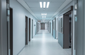 Sairaalan käytävä