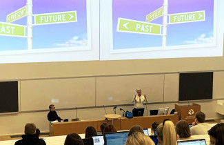 Kauppatieteiden laitoksen juhlasymposium.