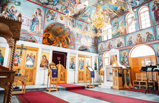 Sisäkuva ortodoksisesta kirkosta.