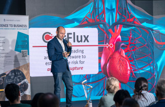 Tero Puustinen esittelee CorFlux-projektia Tarton startup-tapahtumassa.