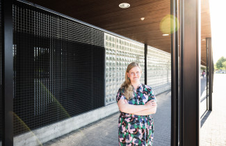 Sonja Kosunen Joensuun kampuksella. 