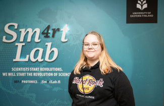 Kestävät teknologiat -koulutusohjelman opiskelija Anna-Kaisa Savinainen Joensuun kampuksella.