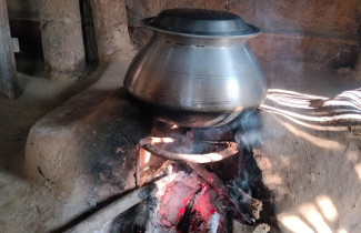 Tulisija. Kuva: SmokeFreeHomes Nepal.