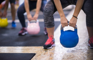 Kahvakuulaharjoittelua ryhmässä.