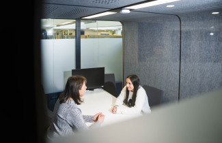 Opiskelija ja opinto-ohjaaja.