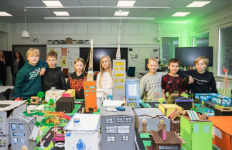 Rantakylän normaalikoulun oppilaat.