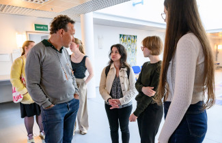 Christian Haass, Jessica Rosa, Linnea Luhtaniemi ja Charlotte Martens Neuro RC:n kevätseminaarissa 2025.