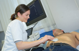 Vatsan alueen ultraäänitutkimus.