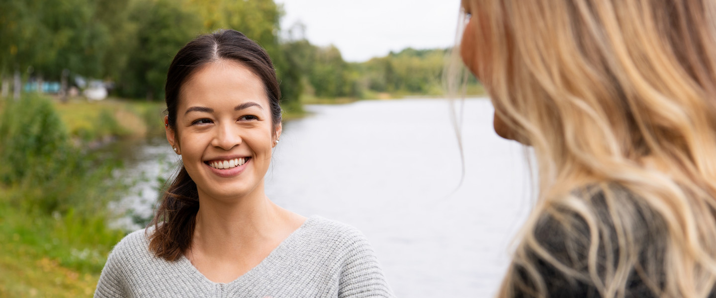 UEF-lähettiläs Nina Vuori Savilahden rannassa