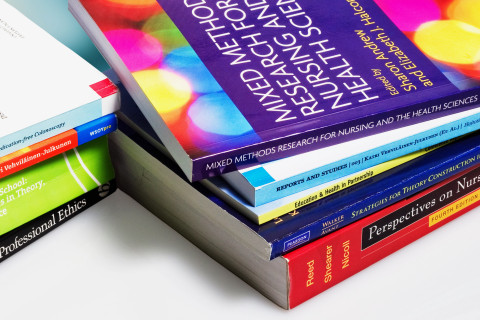 Hoitotieteen kirjoja.
