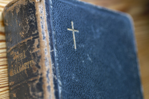 Vanhan Raamatun kansi.