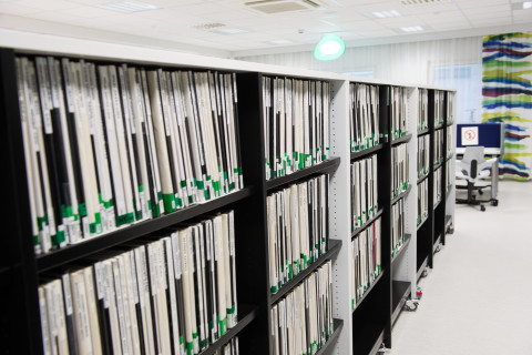 Pro graduja hyllyssä