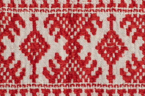 Karjalainen kirjailutyö.