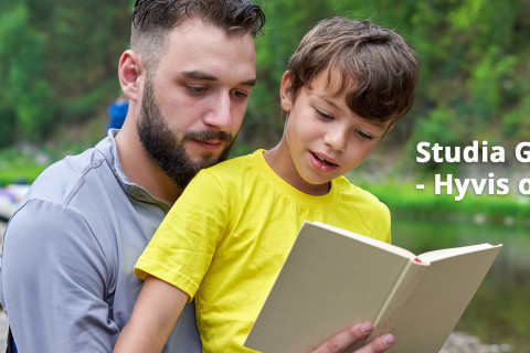 Mies ja poika luonnossa.