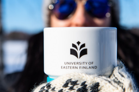 Woman holding a UEF mug.
