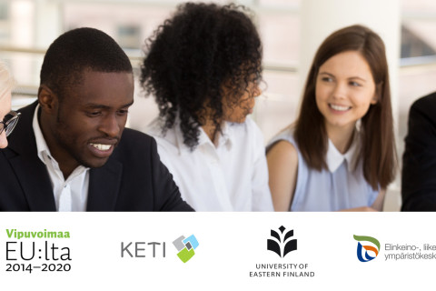 Kuvassa työntekijöitä ja rahoittajien logot