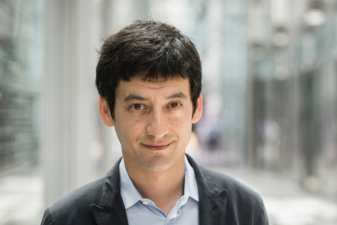 Professor Simcha Jong.