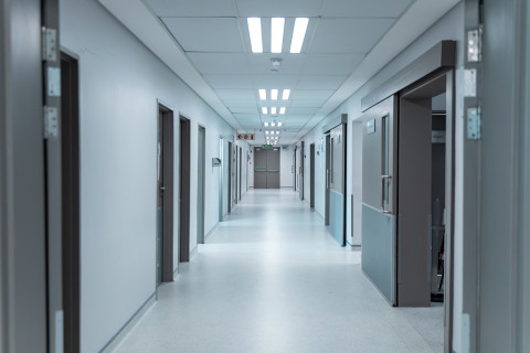 Sairaalan käytävä