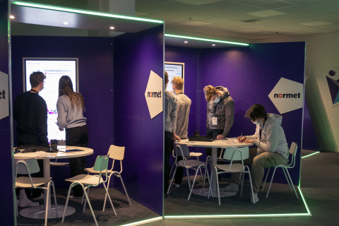 Oppilaat Yrityskylässä.