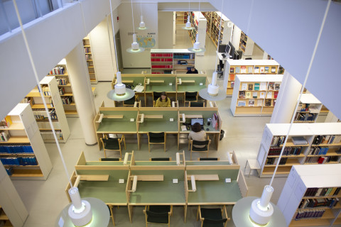 Yleiskuva Joensuun kampuskirjastosta.