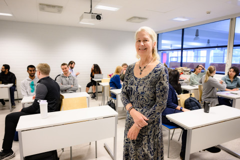 MIT:n tutkija, kouluttaja ja konsultti Angeliki Rigos opetti johtajuutta Itä-Suomen ylipistossa lokakuussa 2025.