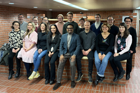  UEF Research Group Leader -​johtajakoulutukseen syksyllä 2025 osallistuneet yhteiskuvassa. Kuva: Tero Karjalainen.