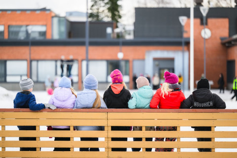  Elementary school students at recess.