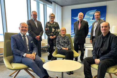 Lars Peter Lindfors, Senior Vice President, Technology and Innovation at Neste, and the leaders of the university research teams.