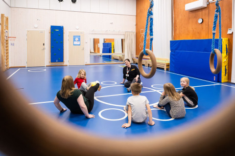 Liikuntatunti päiväkodissa.