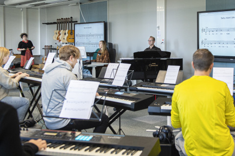 Musiikinopettajat ja oppilaat