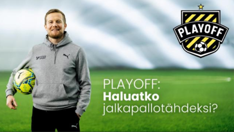 mies jalkapallon kanssa