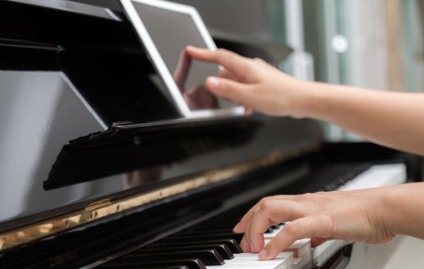 Pianonsoitto tabletti apuna.
