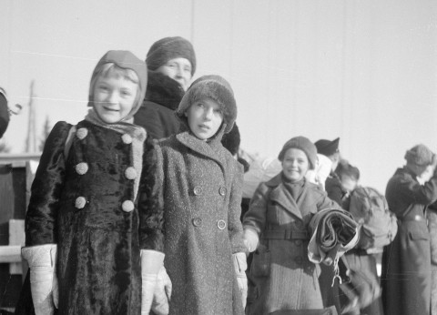 Children in war time. SA-kuva.