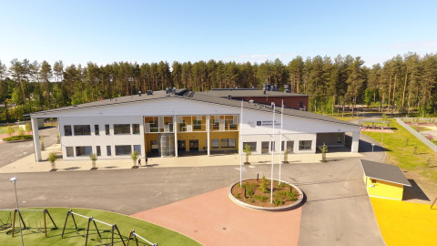 Rantakylän koulun kuva ilmasta.