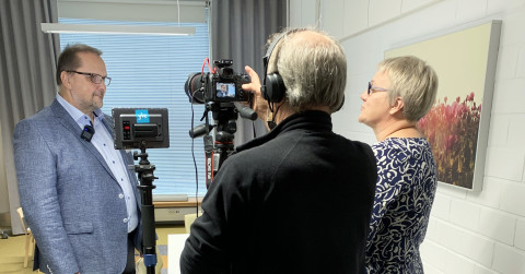 Turunen Risto haastateltavana.