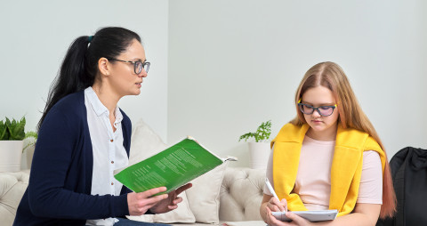 Opettaja ja oppilas.