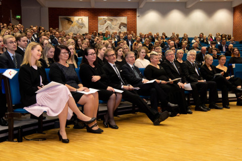 Perinteikäs valajuhla täytti Snellmania-rakennuksen suuren juhlasalin 7.10.2023.