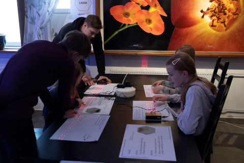 Ihmisiä. Kuva: Damian van Leeuwen.