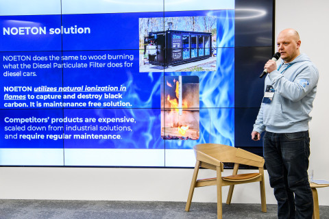 Heiki Suhonen puhumassa UEF Startup Day -tapahtumassa.